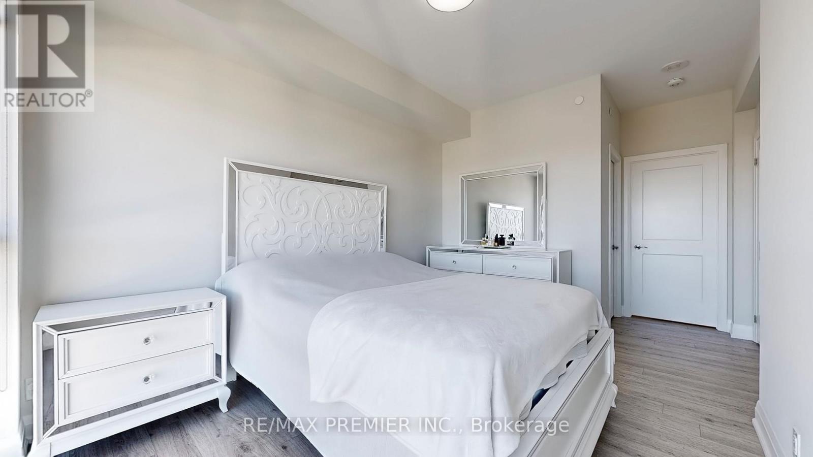 808 - 15 Lynch Street, Brampton (Queen Street Corridor), Ontario  L6W 0C7 - Photo 14 - W12656316