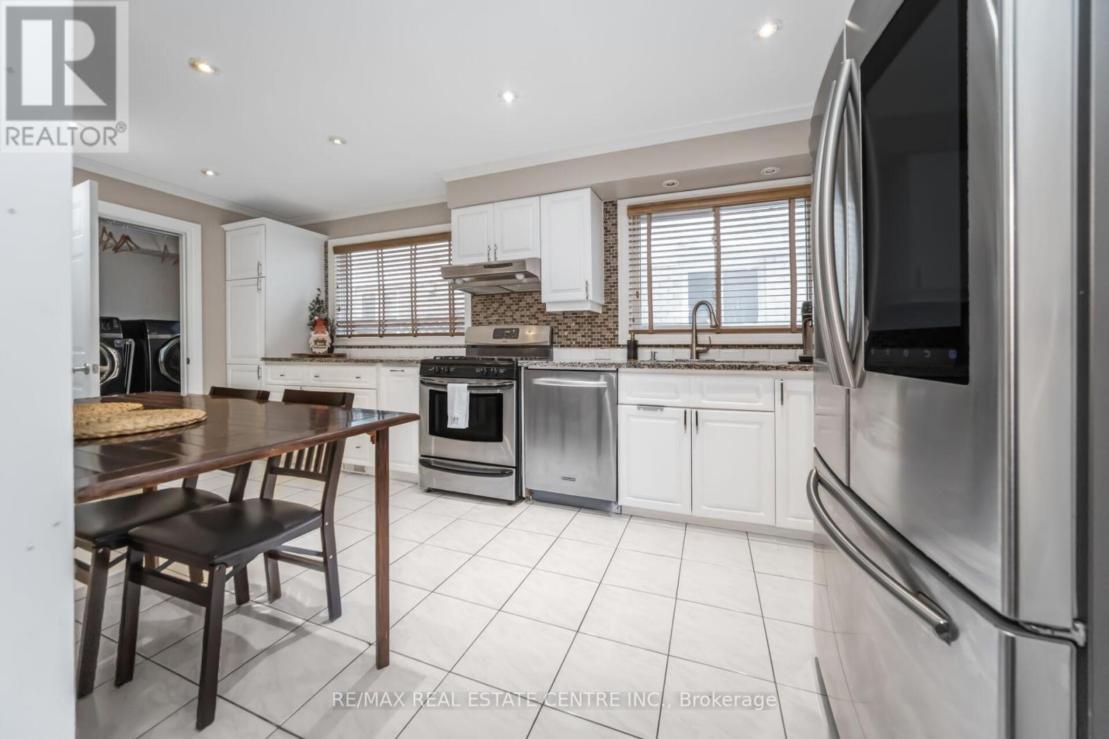 50 Lacewood Crescent, Brampton, Ontario  L6S 3K4 - Photo 15 - W12656360