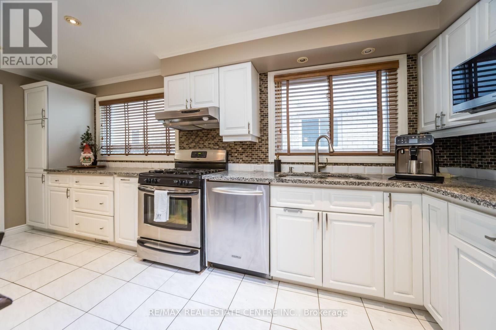 50 Lacewood Crescent, Brampton, Ontario  L6S 3K4 - Photo 16 - W12656360