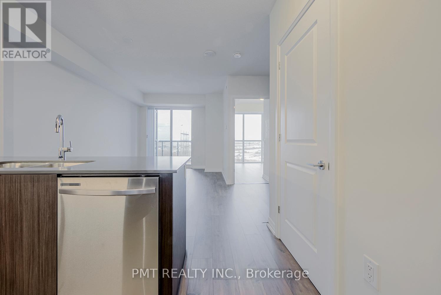 718 - 50 Thomas Riley Road, Toronto (Islington-City Centre West), Ontario  M9B 0C5 - Photo 3 - W12656388