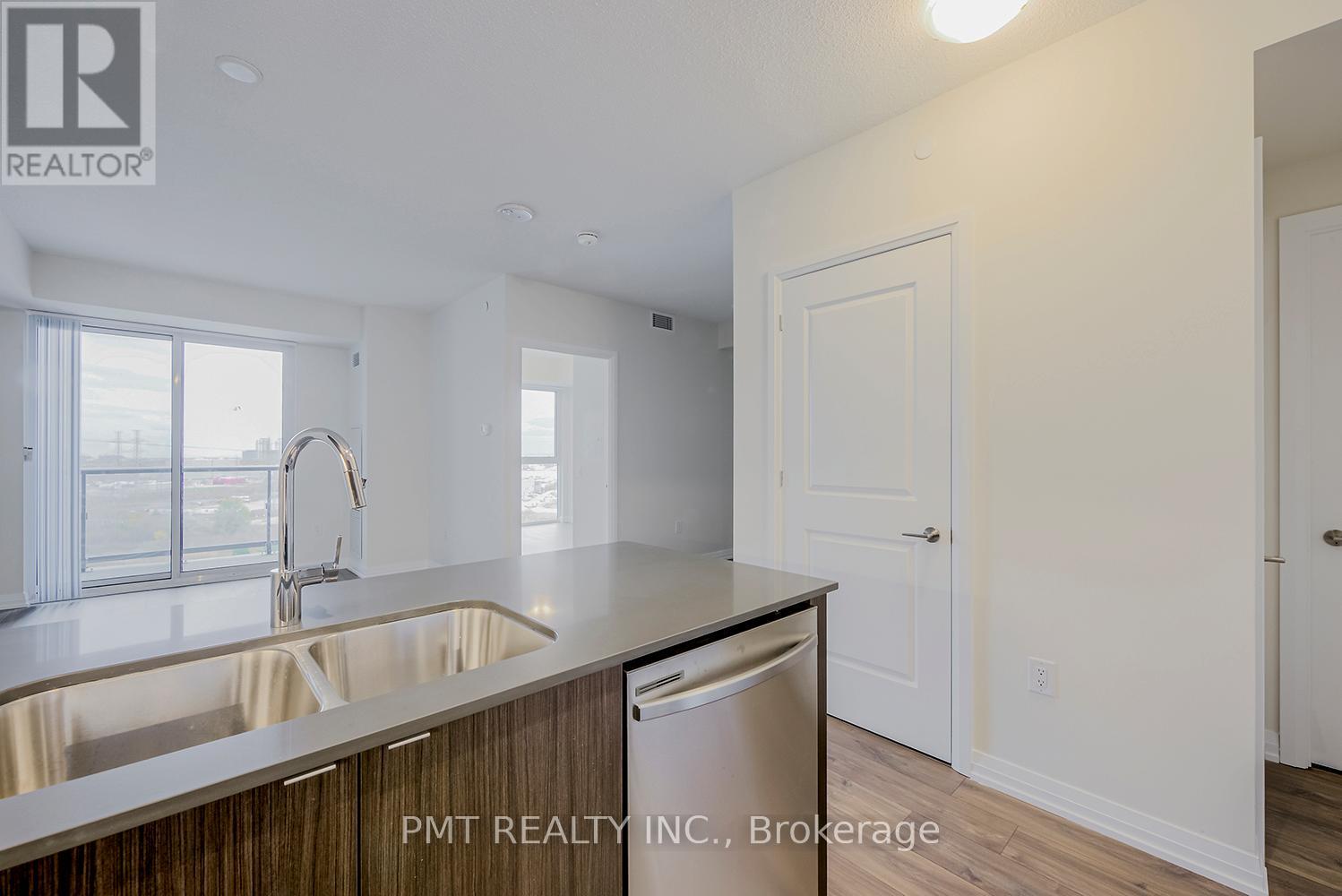 718 - 50 Thomas Riley Road, Toronto (Islington-City Centre West), Ontario  M9B 0C5 - Photo 7 - W12656388