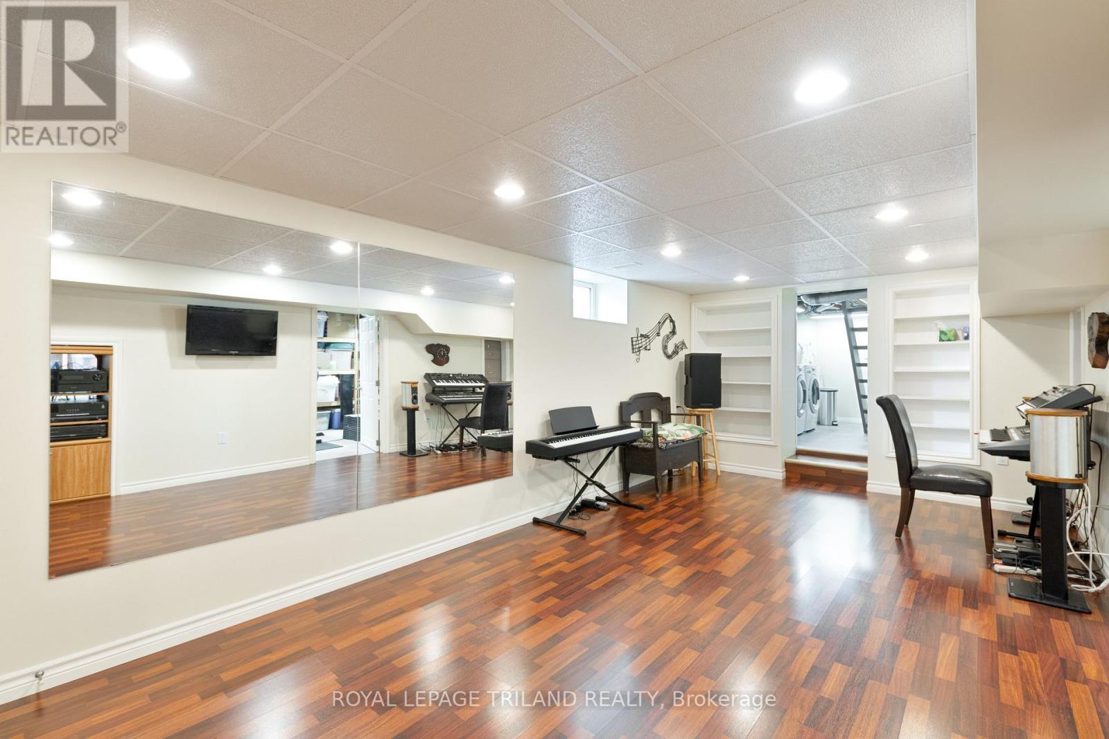 Photo 33 of 48 for 112 Elm Street