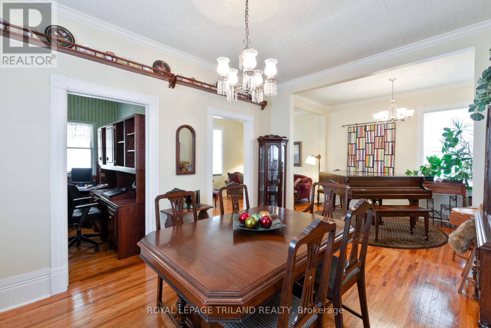 112 Elm Street, St. Thomas, Ontario  N5R 1H8 - Photo 2 - X12536104