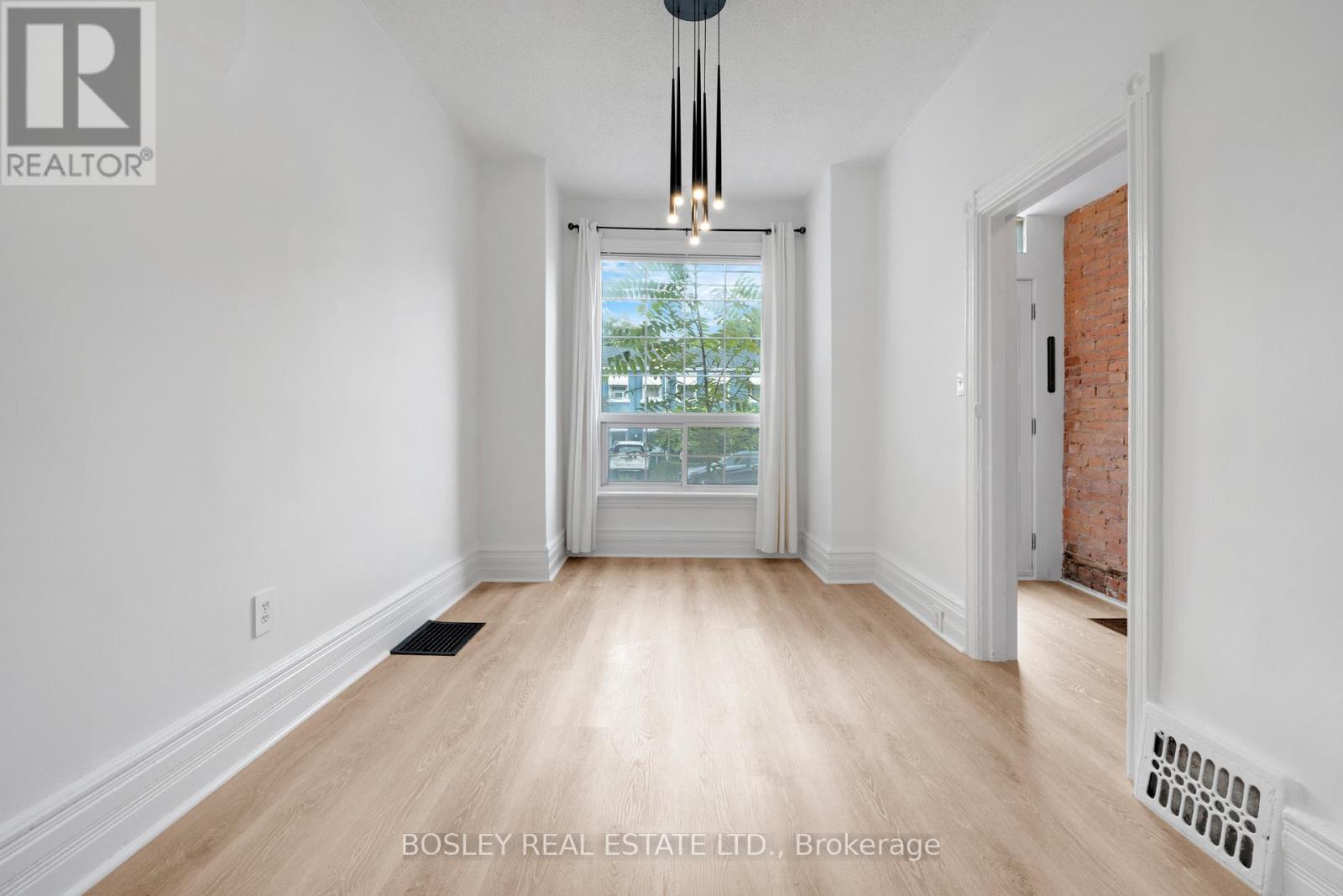 175 Macnab Street N, Hamilton (Central), Ontario  L8R 2M5 - Photo 2 - X12656304