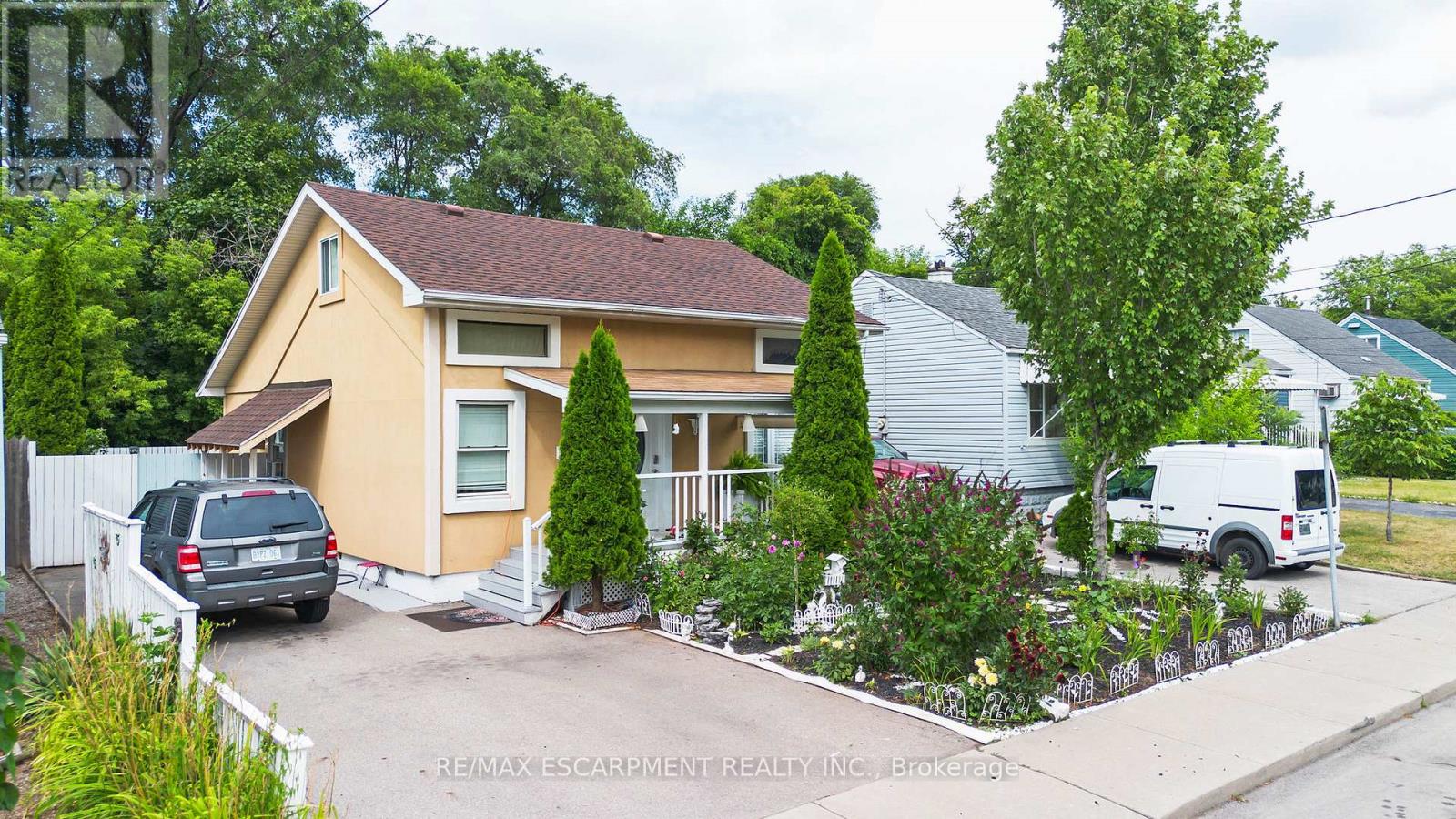 15 Dalhousie Avenue, Hamilton, Ontario  L8L 3J4 - Photo 2 - X12656410