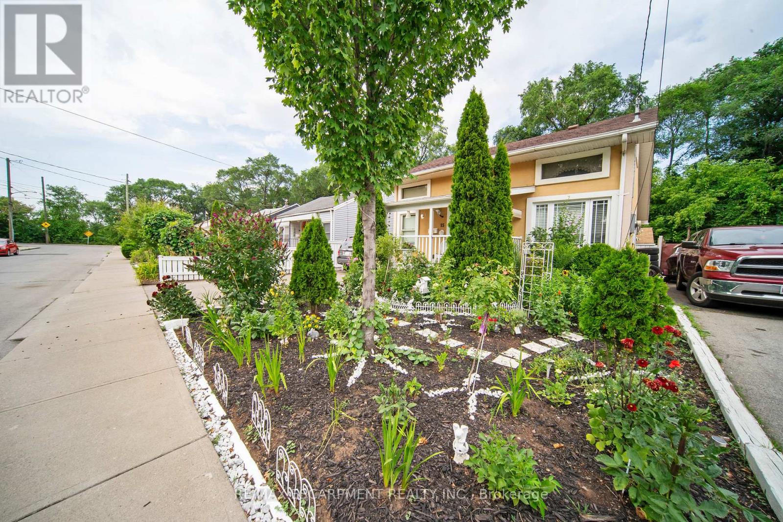 15 Dalhousie Avenue, Hamilton, Ontario  L8L 3J4 - Photo 4 - X12656410