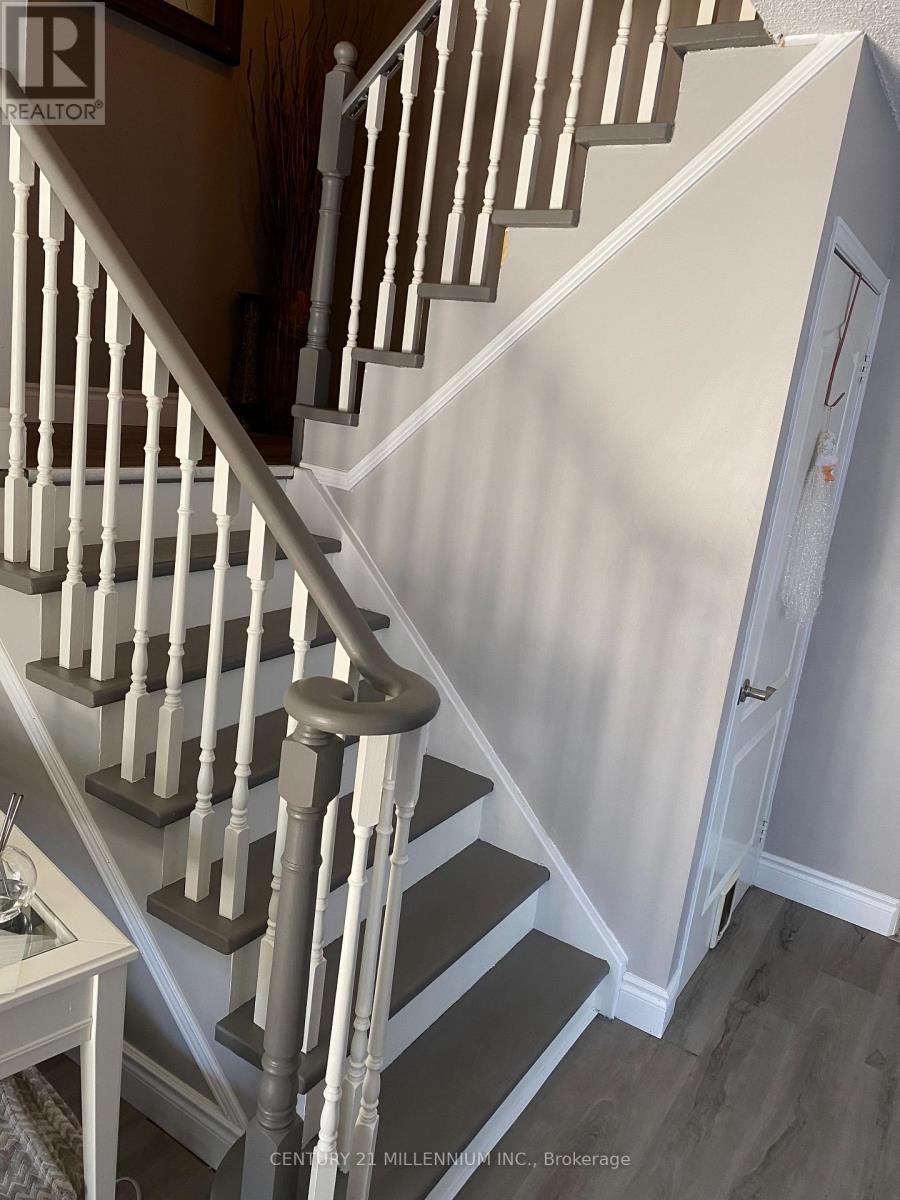 34 Gardenia Way, Caledon, Ontario  L7C 1B2 - Photo 6 - W12656268