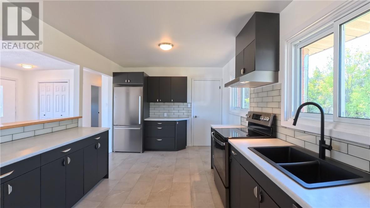 69 Robinson Street W, Little Current, Ontario  P0P 1K0 - Photo 7 - 2124965