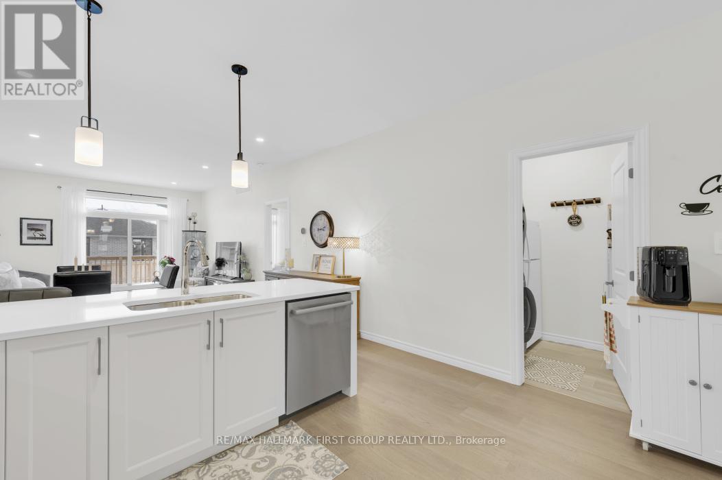 114 Athabaska Drive, Belleville, Ontario  K8N 0V6 - Photo 11 - X12656466