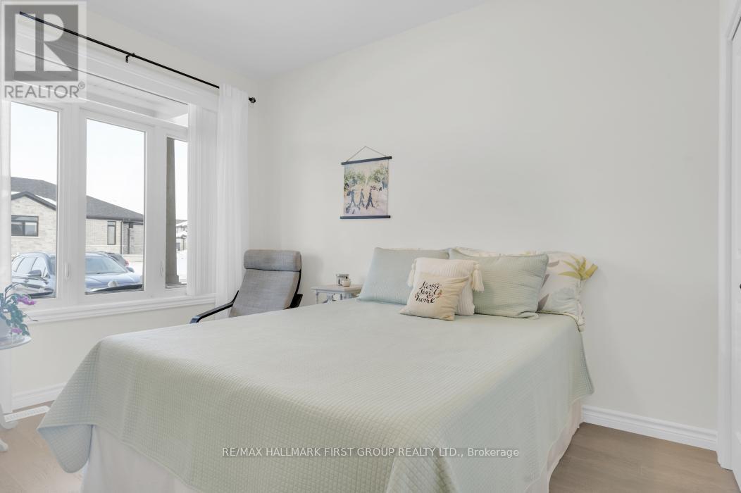 114 Athabaska Drive, Belleville, Ontario  K8N 0V6 - Photo 7 - X12656466