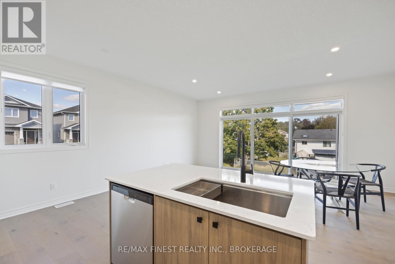 194 Heritage Park Drive, Greater Napanee, Ontario  K7R 3X8 - Photo 14 - X12656434