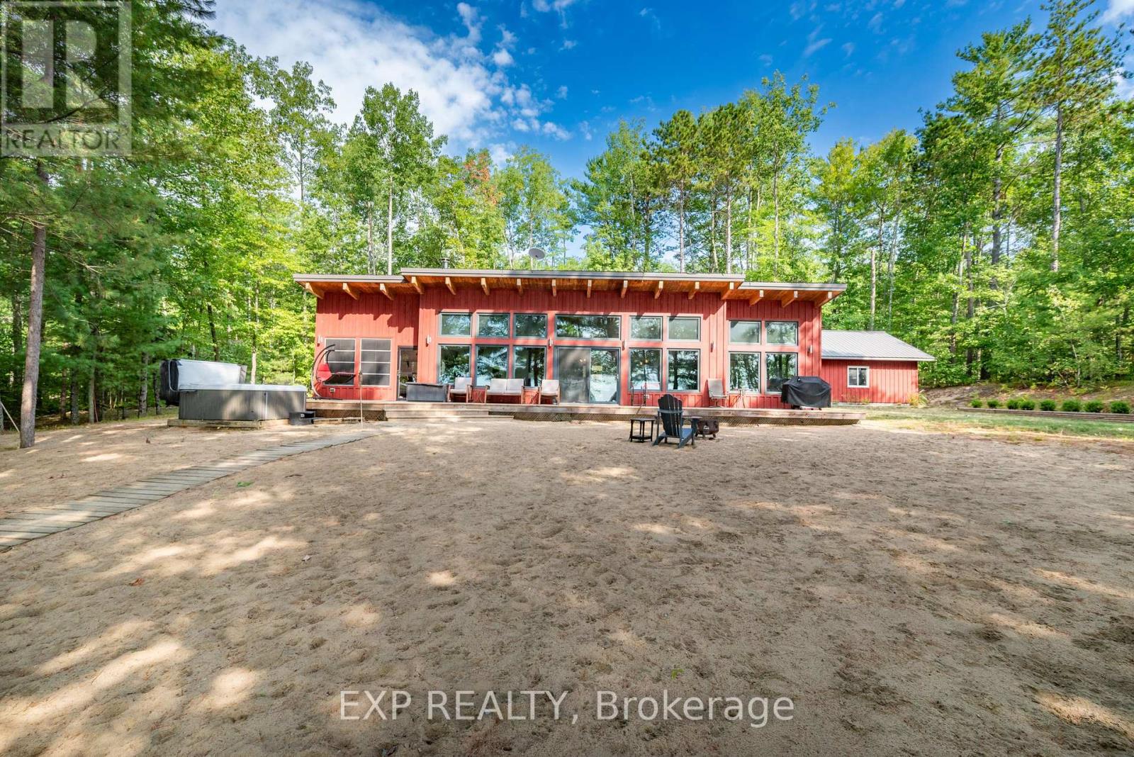 332 LACHLAN LANE, Whitewater Region, Ontario