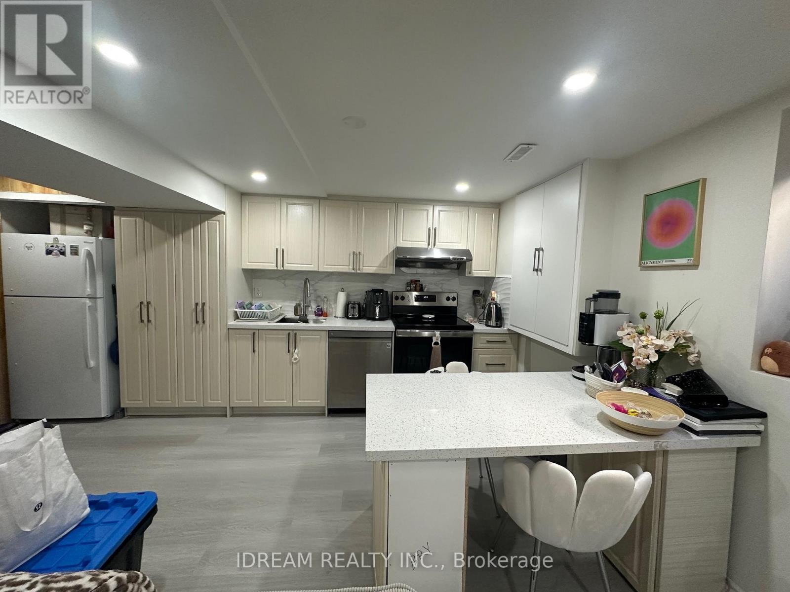 Bsmt - 528 Hayward Crescent, Milton, Ontario  L9T 4P9 - Photo 3 - W12578720