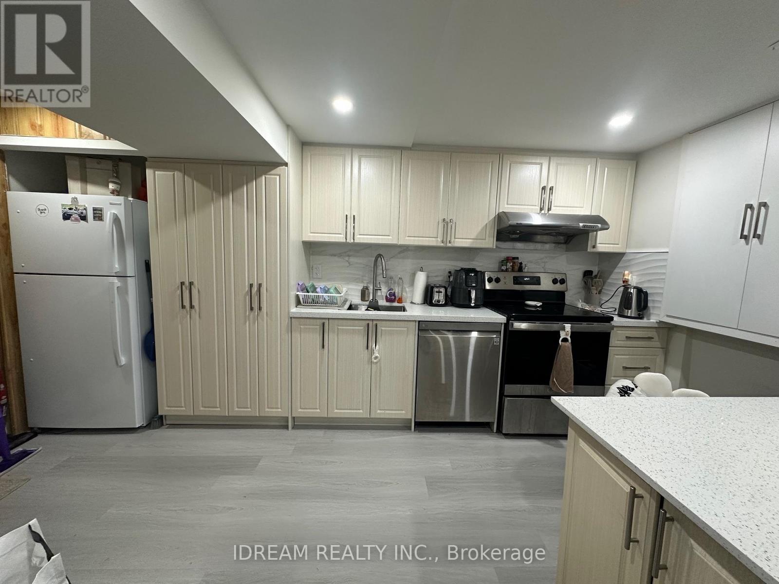 Bsmt - 528 Hayward Crescent, Milton, Ontario  L9T 4P9 - Photo 2 - W12578720
