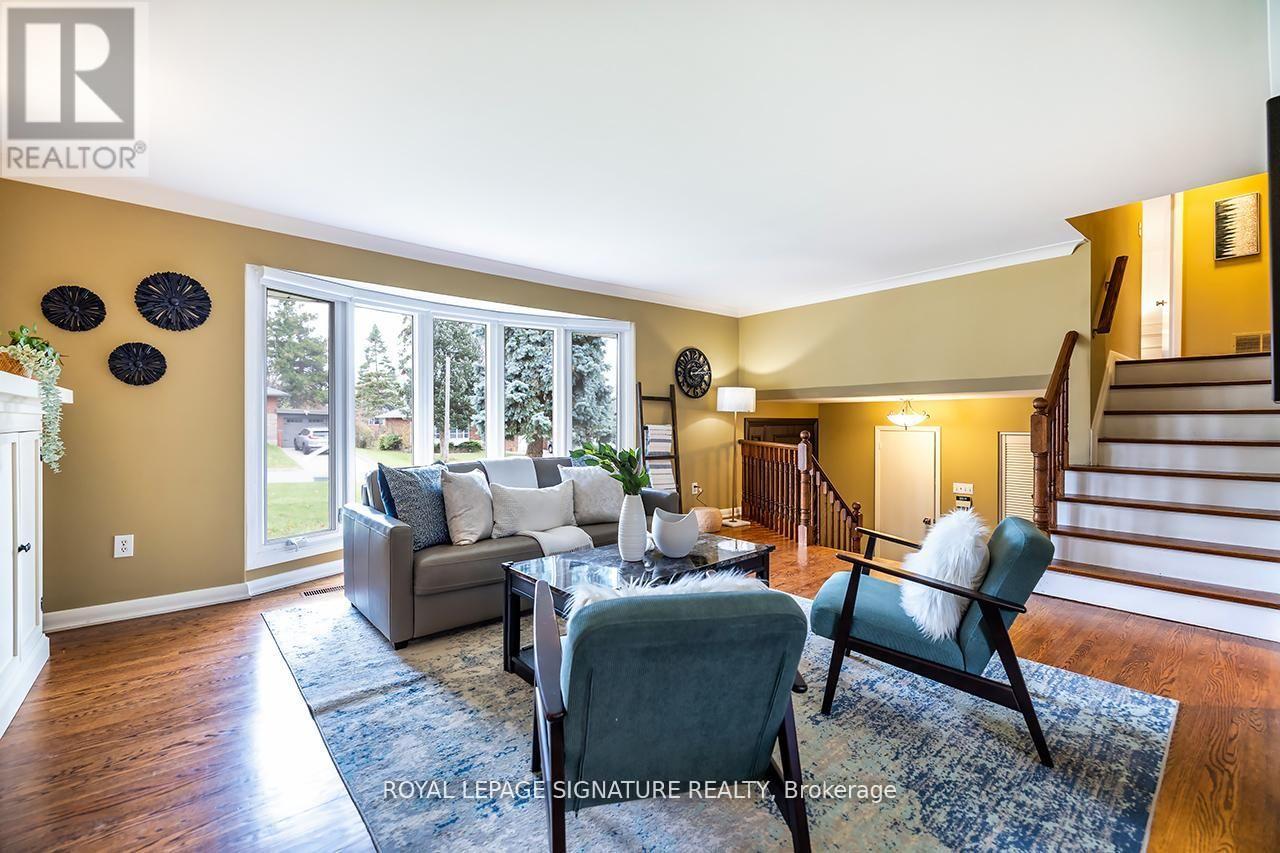 40 Cobham Crescent, Toronto, Ontario  M4A 1V6 - Photo 5 - C12656458