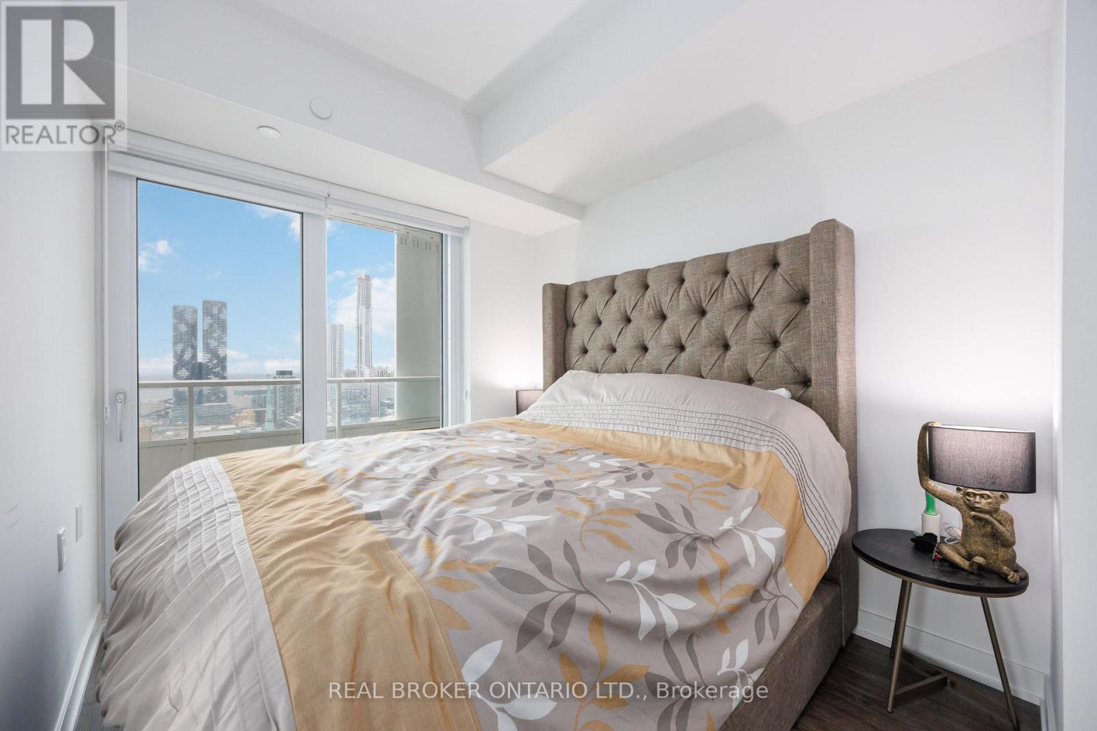 88 Queen Street, Toronto, Ontario  M5C 0B6 - Photo 15 - C12656476