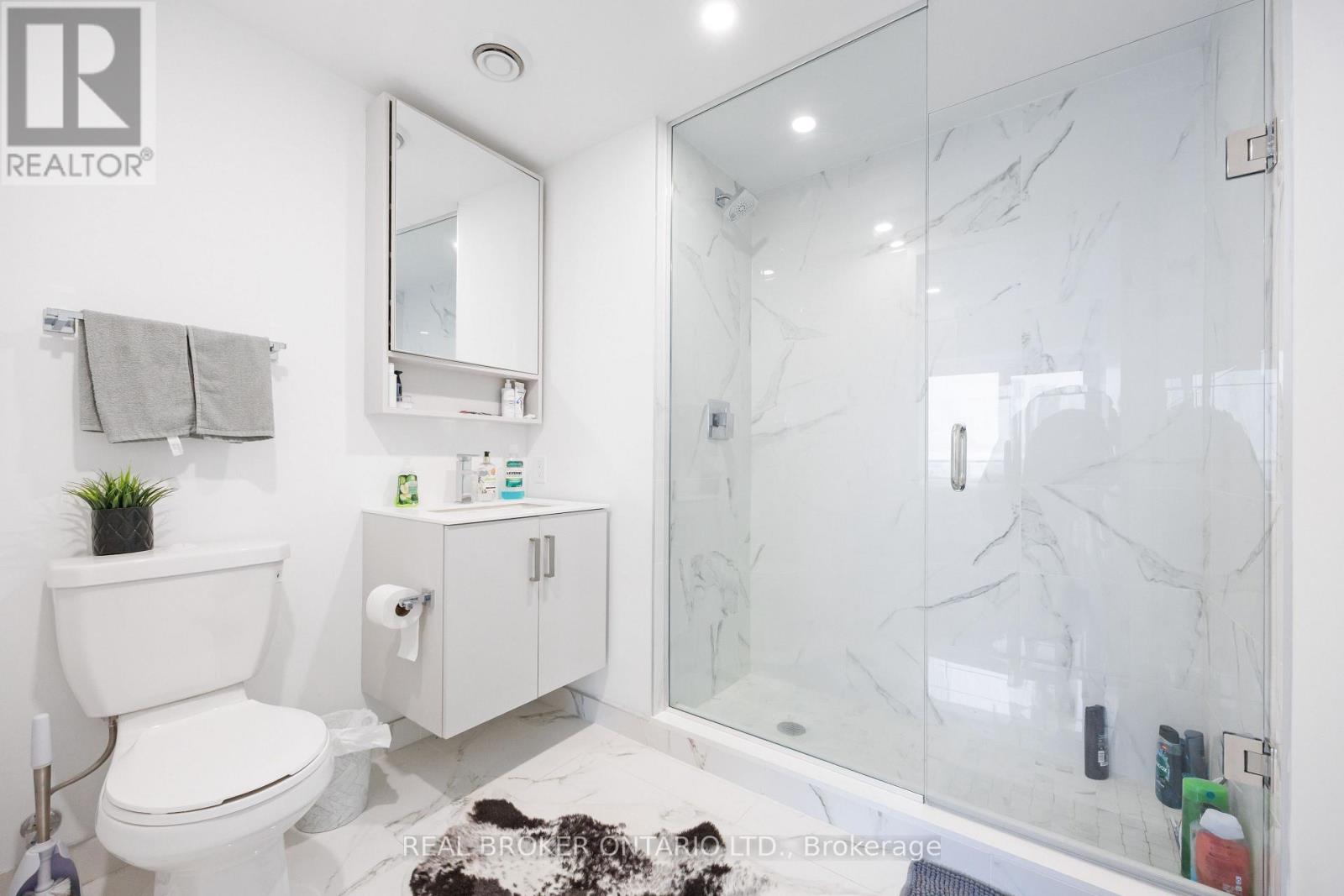 88 Queen Street, Toronto, Ontario  M5C 0B6 - Photo 17 - C12656476