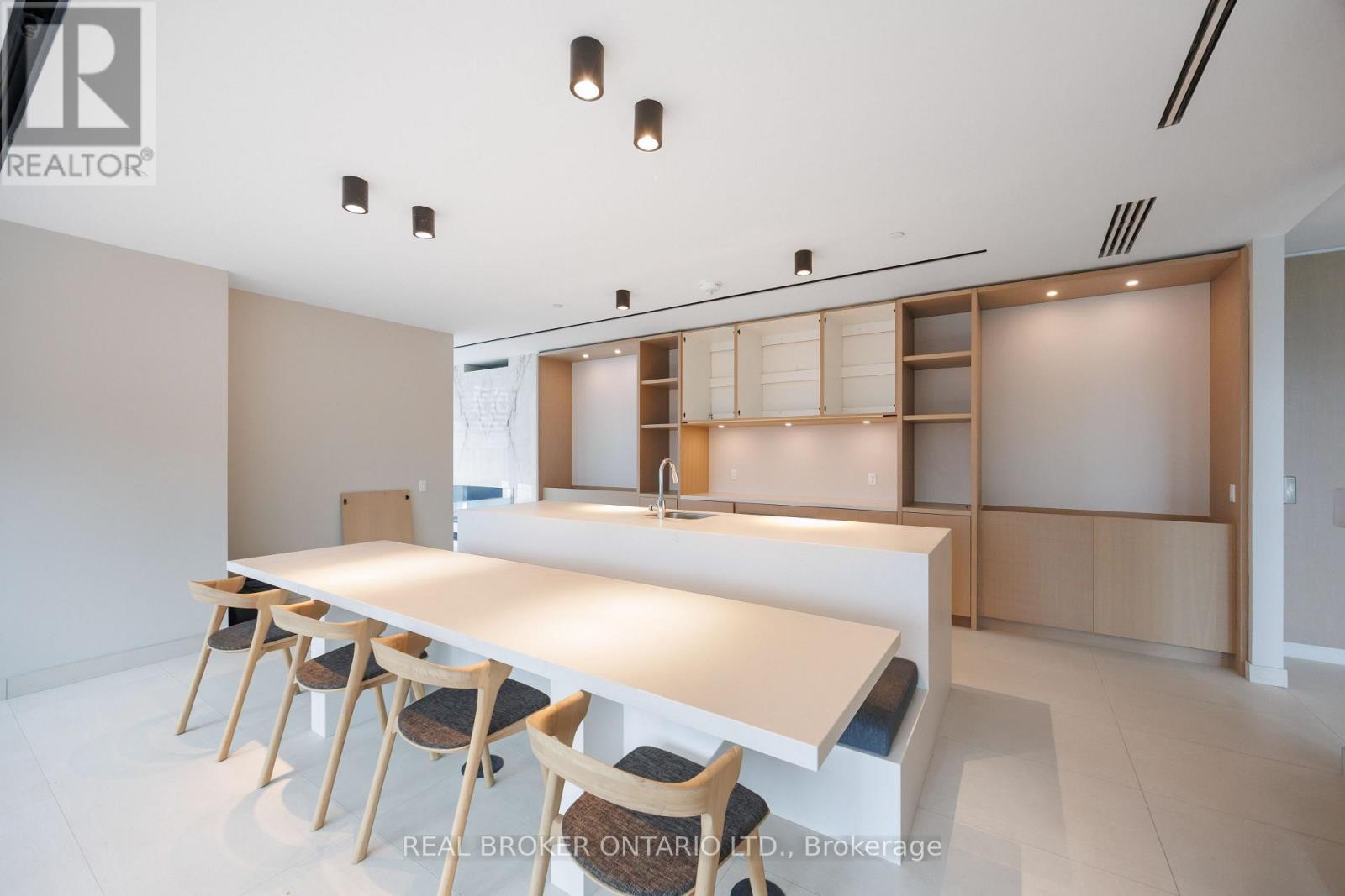 88 Queen Street, Toronto, Ontario  M5C 0B6 - Photo 25 - C12656476