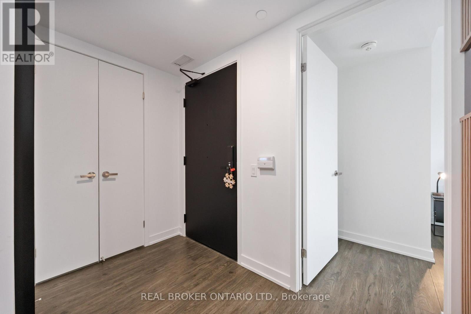 88 Queen Street, Toronto, Ontario  M5C 0B6 - Photo 4 - C12656476