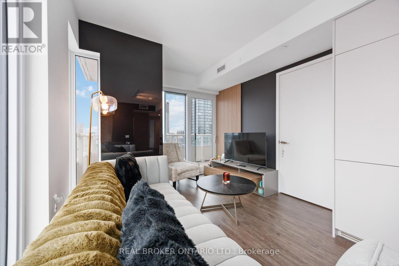 88 Queen Street, Toronto, Ontario  M5C 0B6 - Photo 8 - C12656476