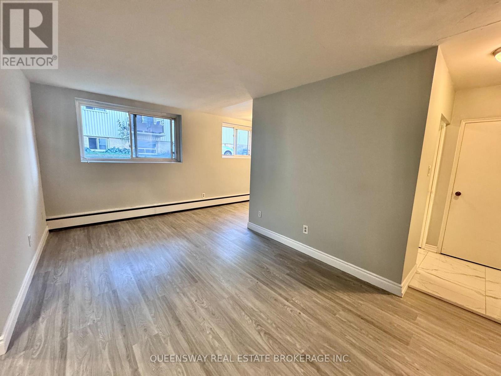 4-323 Gibb Street, Oshawa, Ontario  L1J 1Z1 - Photo 5 - E12656426