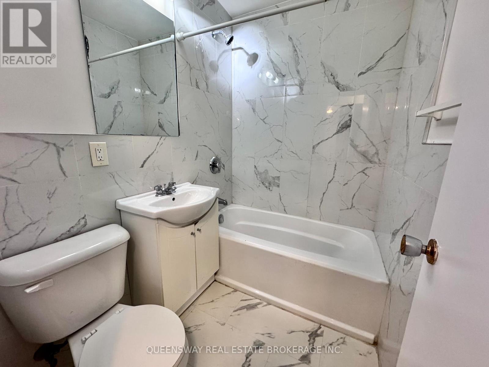 4-323 Gibb Street, Oshawa, Ontario  L1J 1Z1 - Photo 7 - E12656426