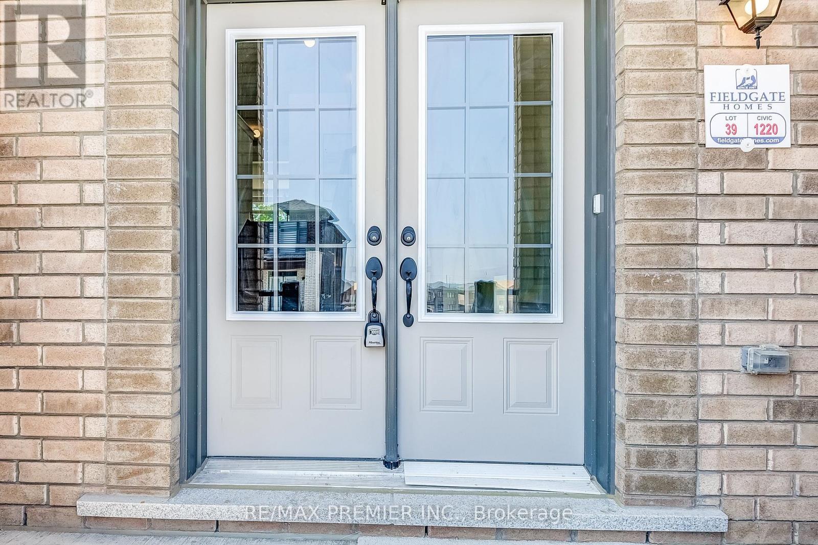 1220 Talisman Manor, Pickering, Ontario  L1X 0R9 - Photo 3 - E12656454