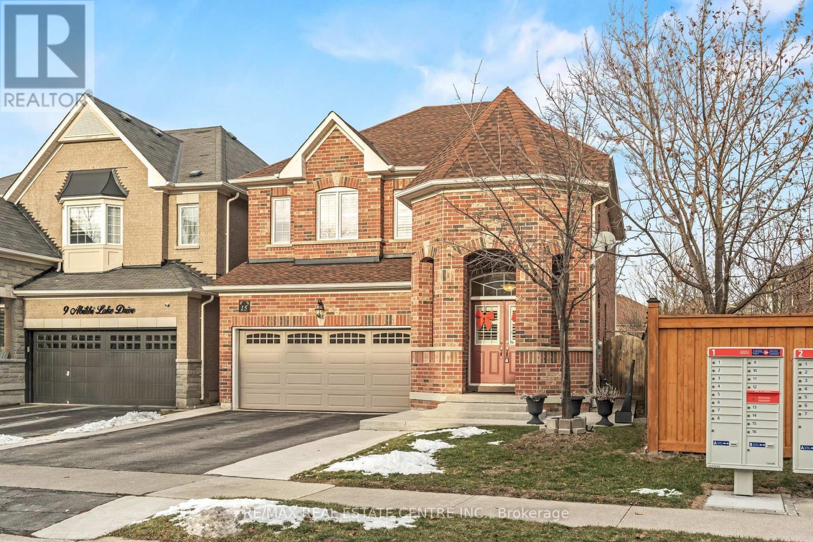 15 Helman Road, Brampton, Ontario  L6R 0R7 - Photo 2 - W12656210