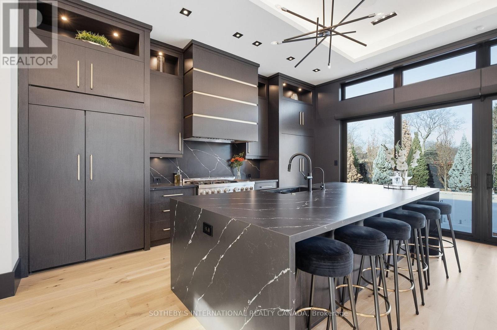 62 Edenvale Crescent, Toronto (Edenbridge-Humber Valley), Ontario  M9A 4A6 - Photo 12 - W12656418