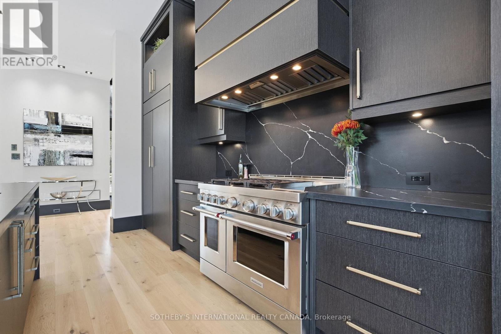 62 Edenvale Crescent, Toronto, Ontario  M9A 4A6 - Photo 13 - W12656418