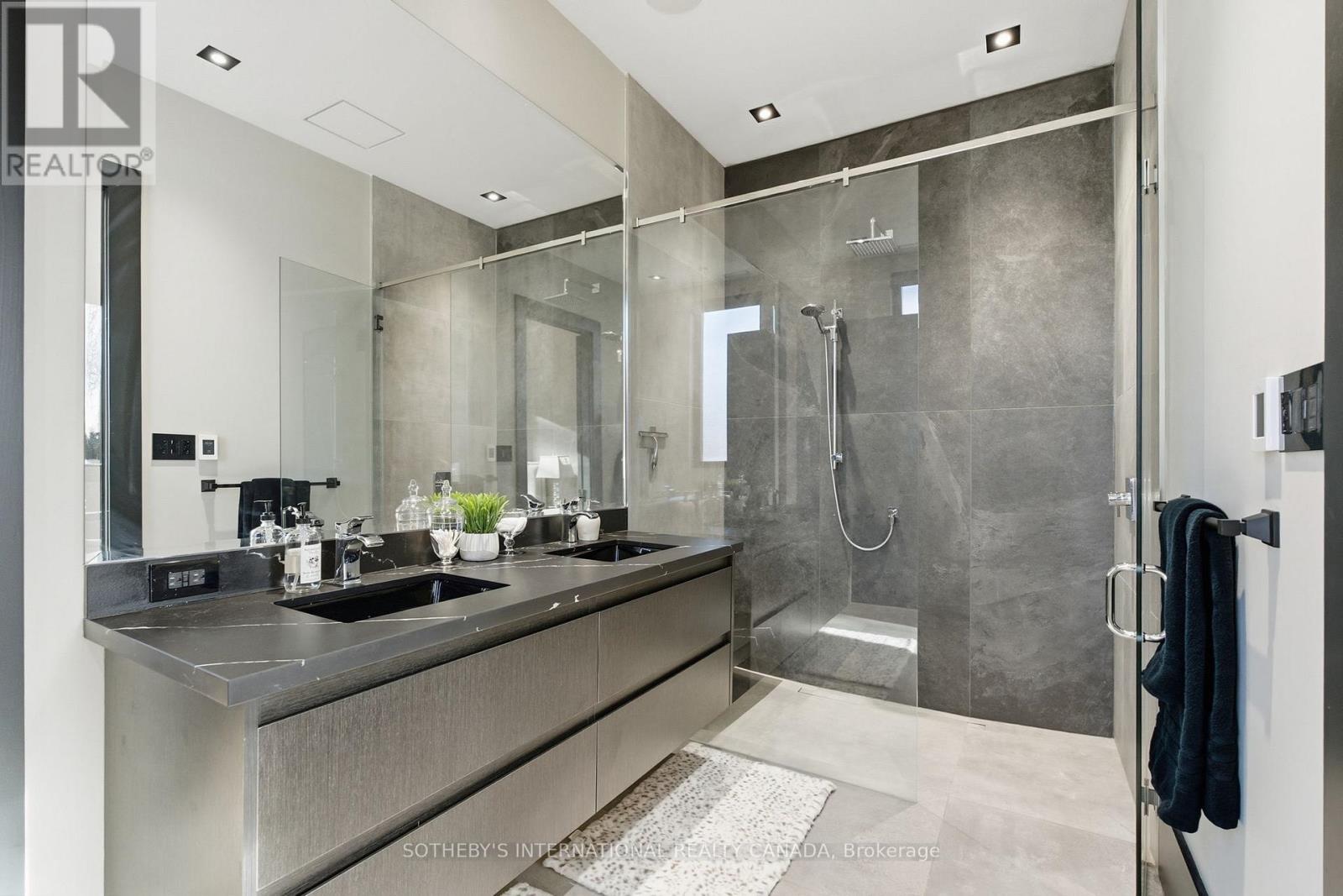 62 Edenvale Crescent, Toronto (Edenbridge-Humber Valley), Ontario  M9A 4A6 - Photo 21 - W12656418