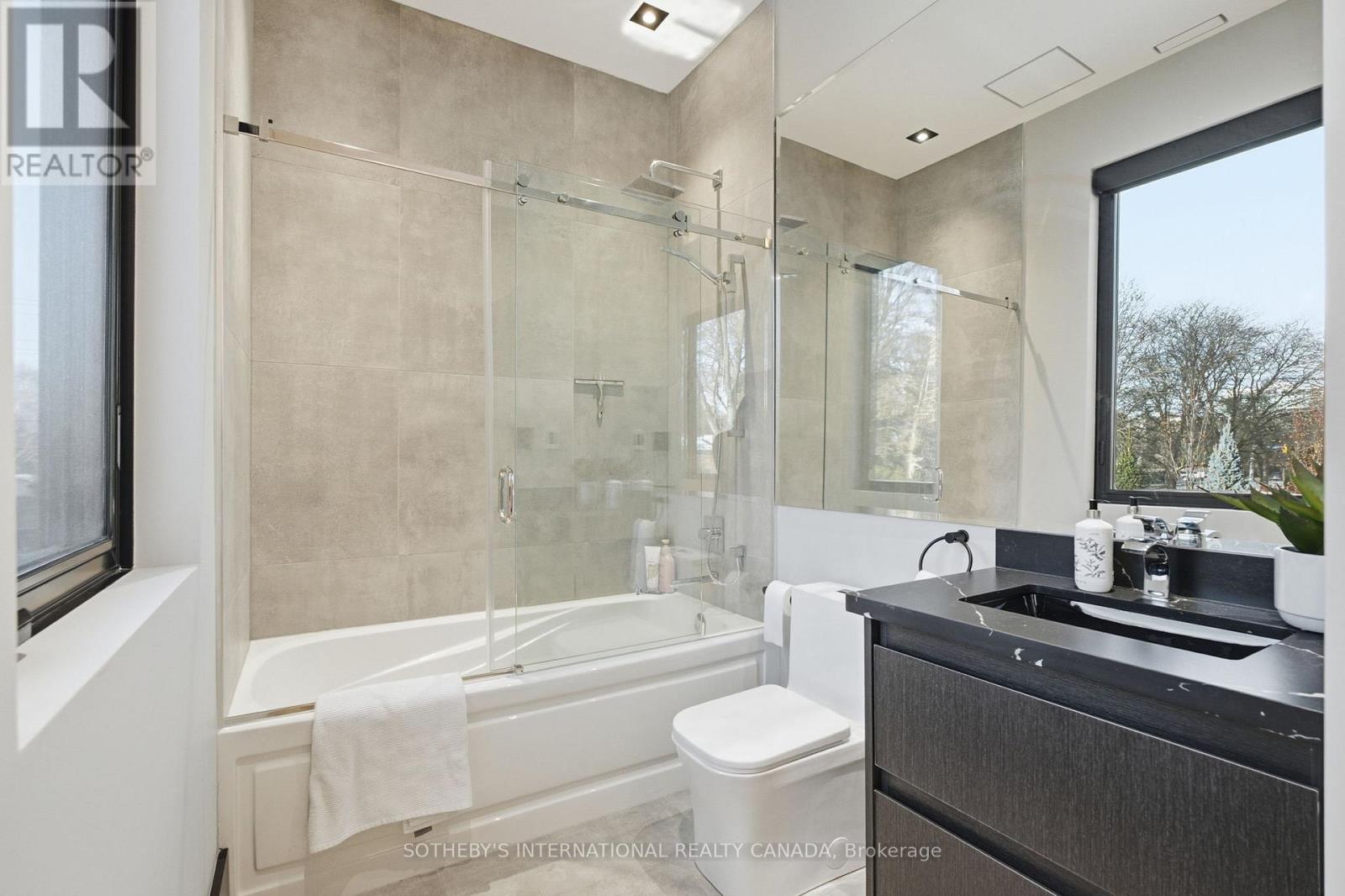 62 Edenvale Crescent, Toronto (Edenbridge-Humber Valley), Ontario  M9A 4A6 - Photo 23 - W12656418