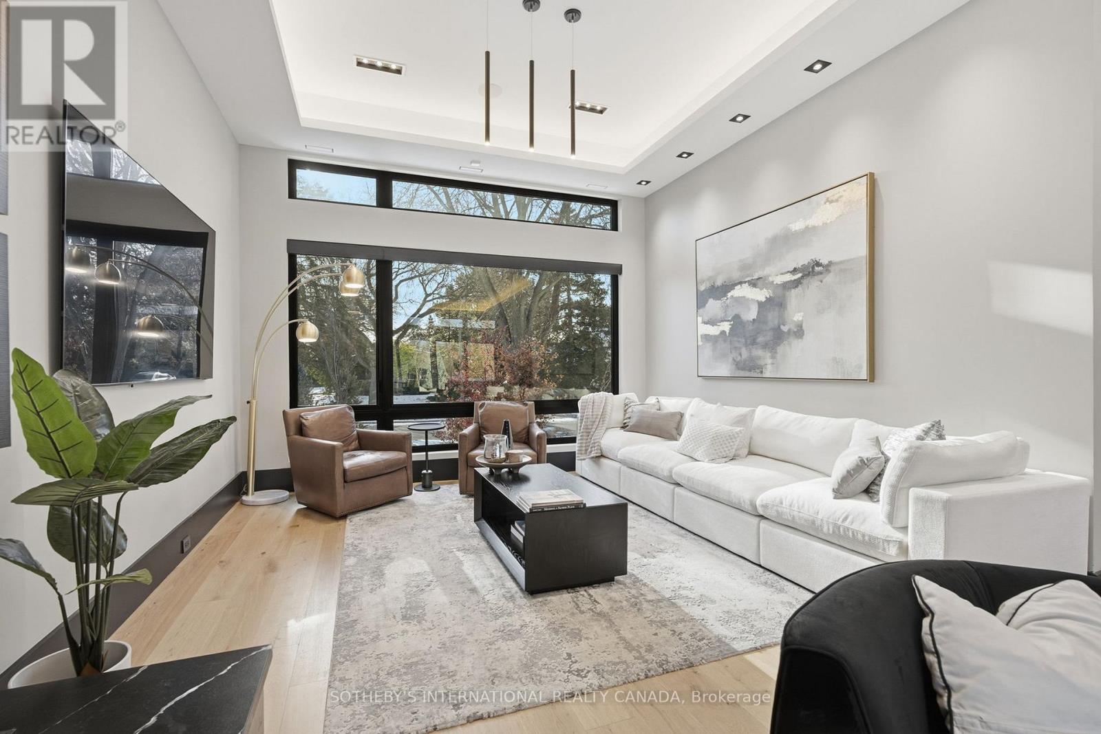 62 Edenvale Crescent, Toronto (Edenbridge-Humber Valley), Ontario  M9A 4A6 - Photo 6 - W12656418