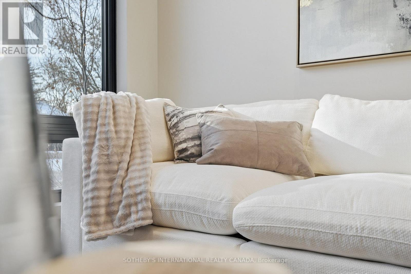 62 Edenvale Crescent, Toronto (Edenbridge-Humber Valley), Ontario  M9A 4A6 - Photo 8 - W12656418