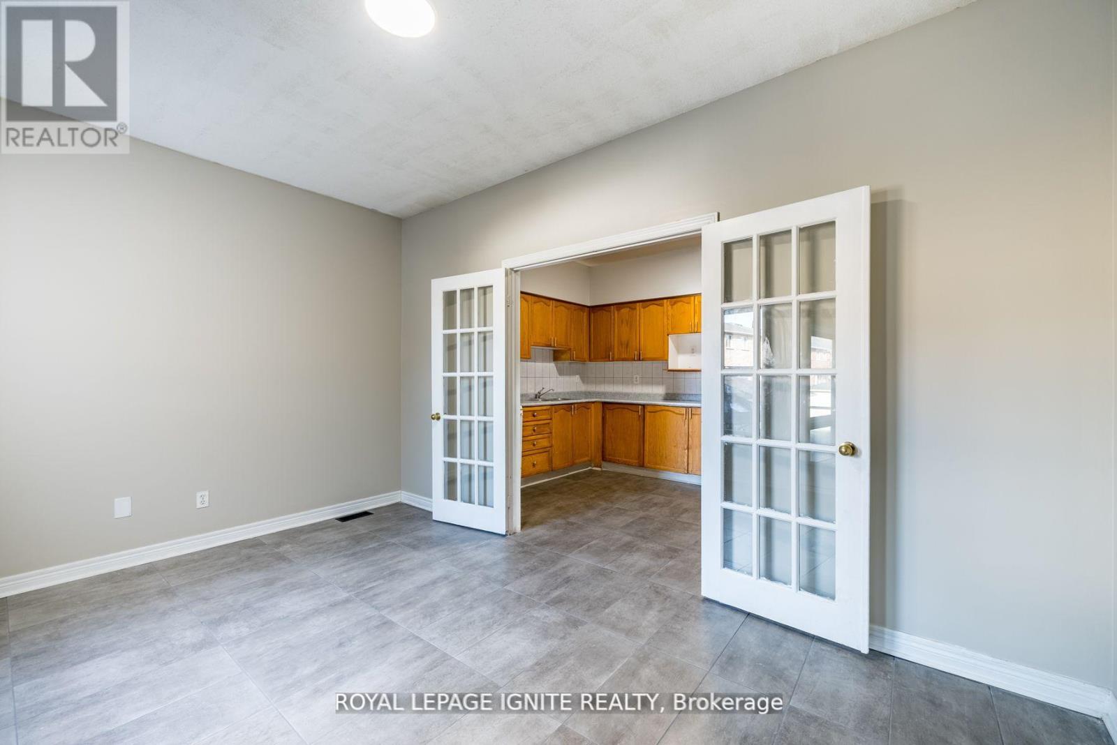 Upper - 176 Wright Avenue, Toronto (Weston), Ontario  M9N 3Z2 - Photo 16 - W12656424