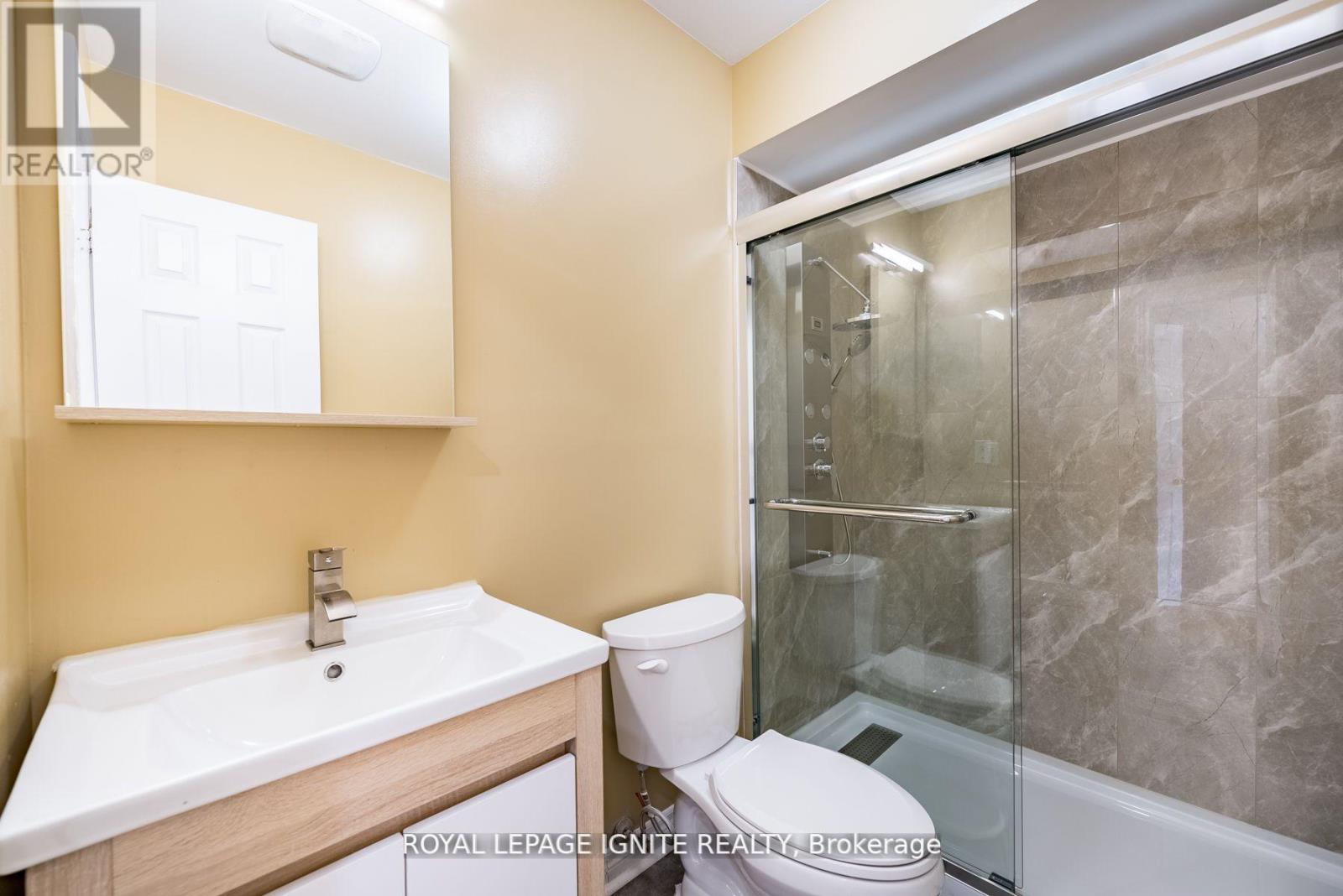 Upper - 176 Wright Avenue, Toronto (Weston), Ontario  M9N 3Z2 - Photo 22 - W12656424