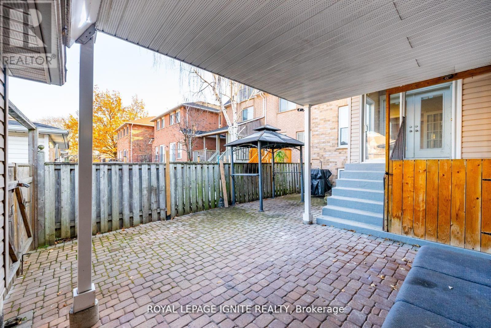 Upper - 176 Wright Avenue, Toronto (Weston), Ontario  M9N 3Z2 - Photo 31 - W12656424