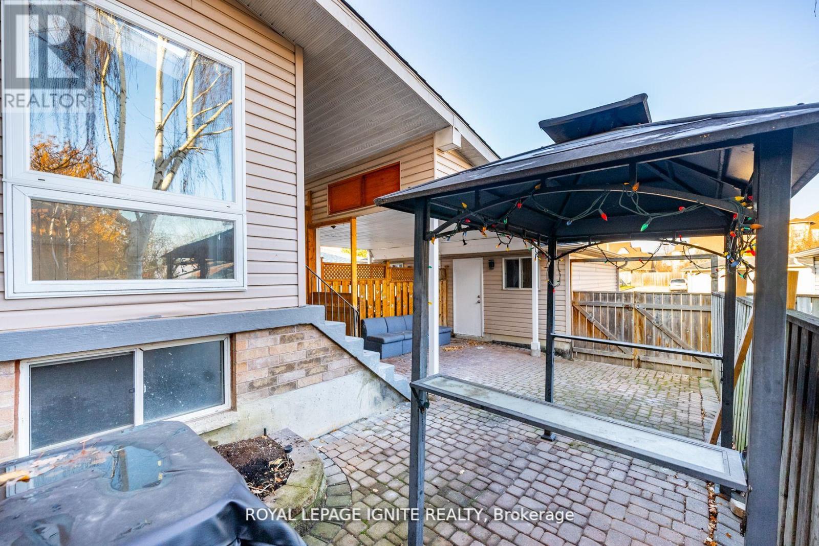 Upper - 176 Wright Avenue, Toronto (Weston), Ontario  M9N 3Z2 - Photo 34 - W12656424