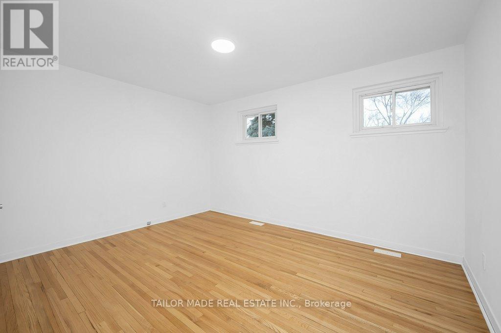 37 Vanderbrent Crescent, Toronto, Ontario  M9R 3W9 - Photo 15 - W12656444