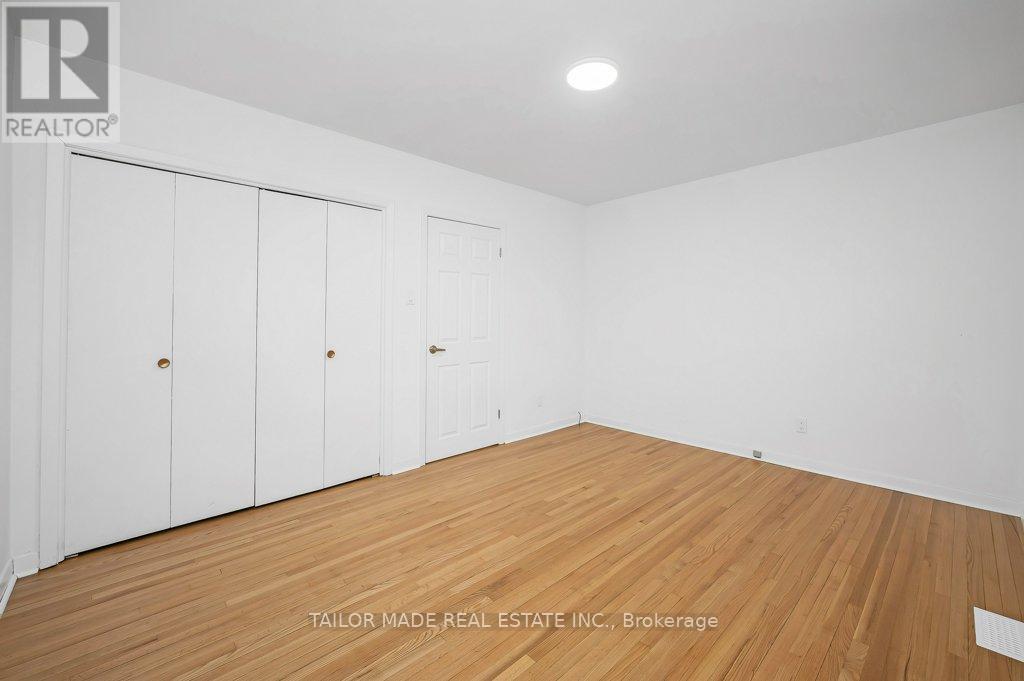 37 Vanderbrent Crescent, Toronto, Ontario  M9R 3W9 - Photo 16 - W12656444