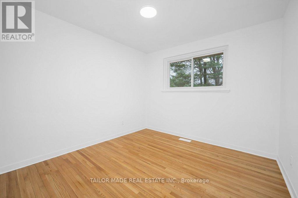 37 Vanderbrent Crescent, Toronto, Ontario  M9R 3W9 - Photo 18 - W12656444