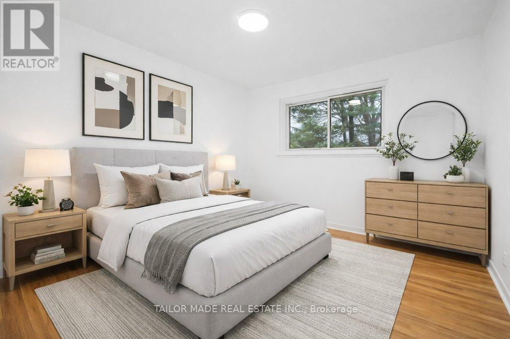 37 Vanderbrent Crescent, Toronto, Ontario  M9R 3W9 - Photo 19 - W12656444