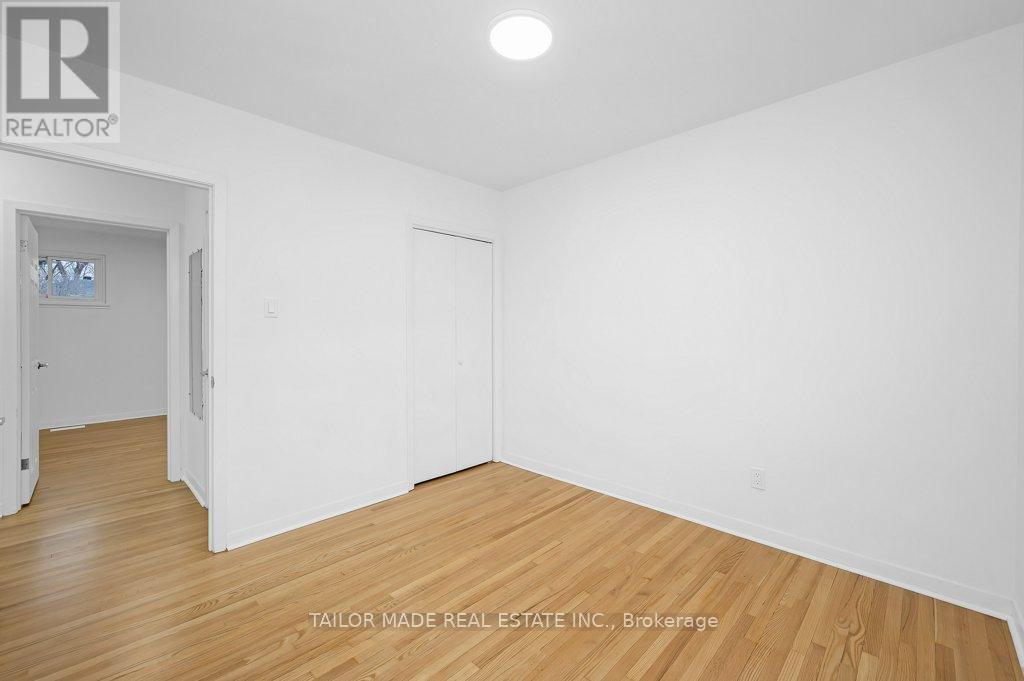 37 Vanderbrent Crescent, Toronto, Ontario  M9R 3W9 - Photo 20 - W12656444