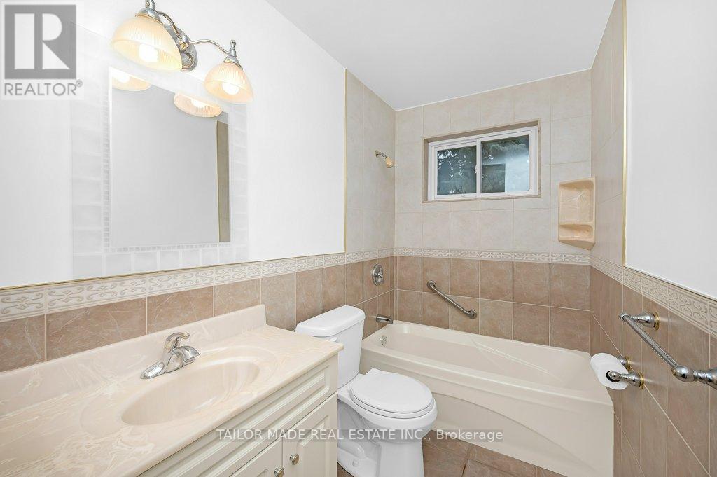 37 Vanderbrent Crescent, Toronto, Ontario  M9R 3W9 - Photo 21 - W12656444