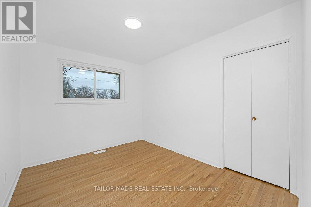 37 Vanderbrent Crescent, Toronto, Ontario  M9R 3W9 - Photo 22 - W12656444