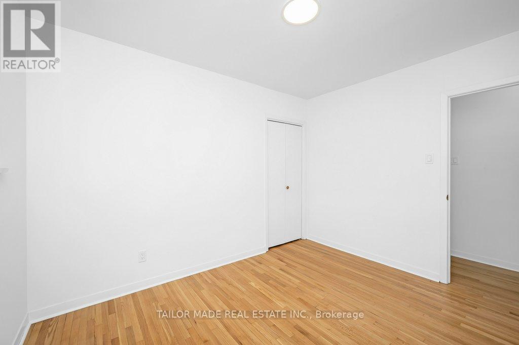 37 Vanderbrent Crescent, Toronto, Ontario  M9R 3W9 - Photo 23 - W12656444