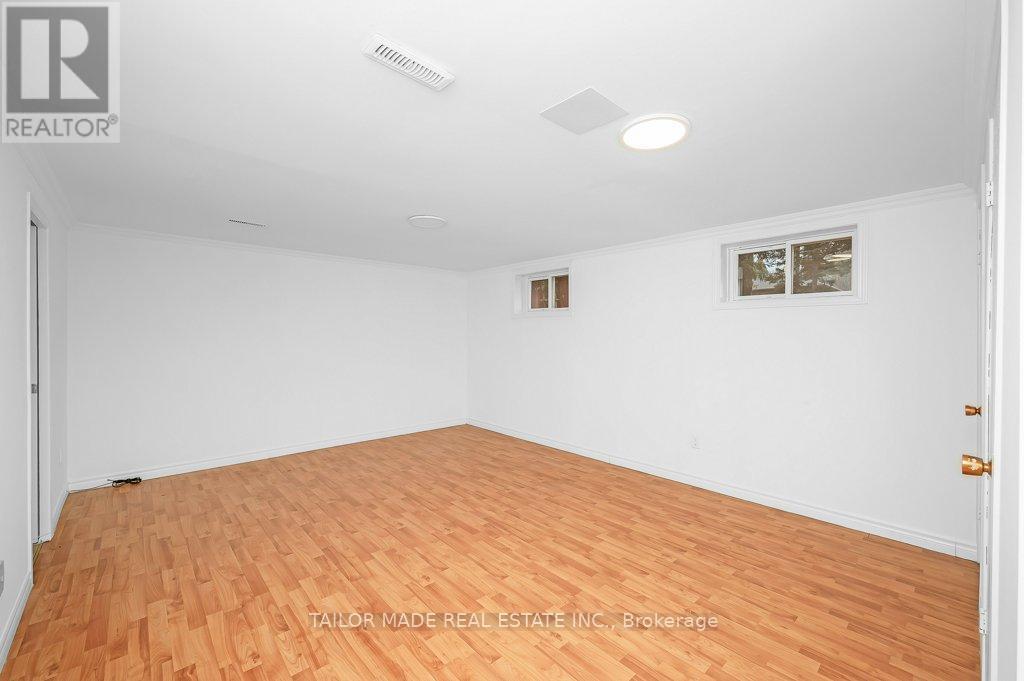 37 Vanderbrent Crescent, Toronto, Ontario  M9R 3W9 - Photo 24 - W12656444