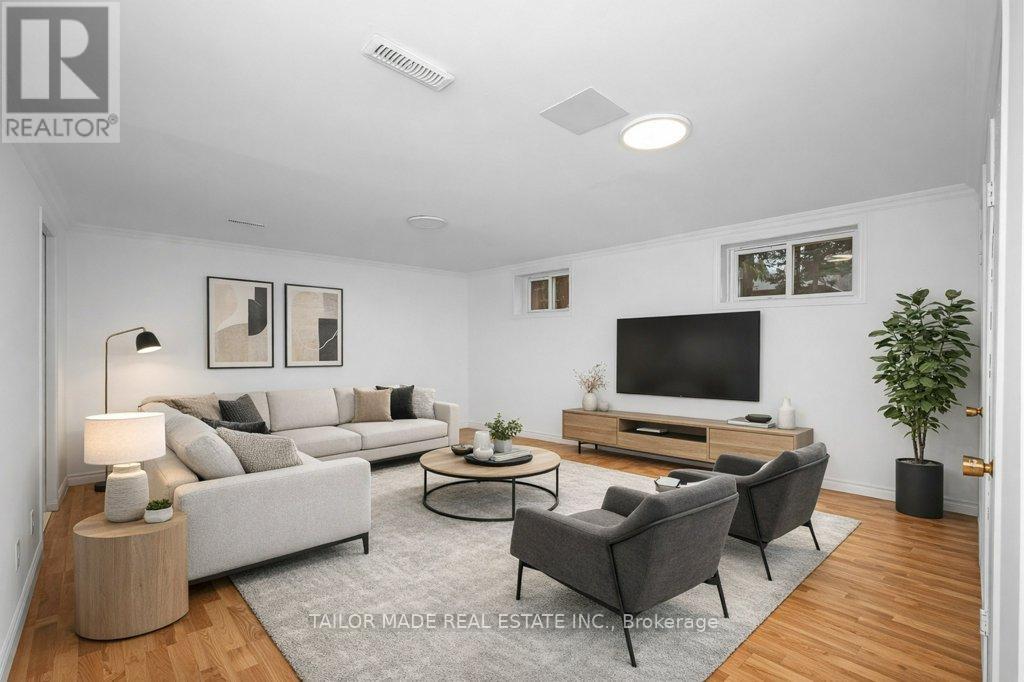 37 Vanderbrent Crescent, Toronto, Ontario  M9R 3W9 - Photo 25 - W12656444