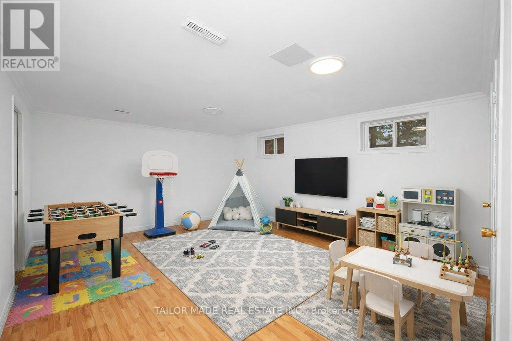 37 Vanderbrent Crescent, Toronto, Ontario  M9R 3W9 - Photo 26 - W12656444