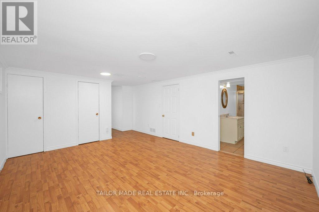 37 Vanderbrent Crescent, Toronto, Ontario  M9R 3W9 - Photo 27 - W12656444